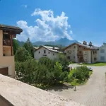 شقة Chesa Polaschin B6 By Interhome